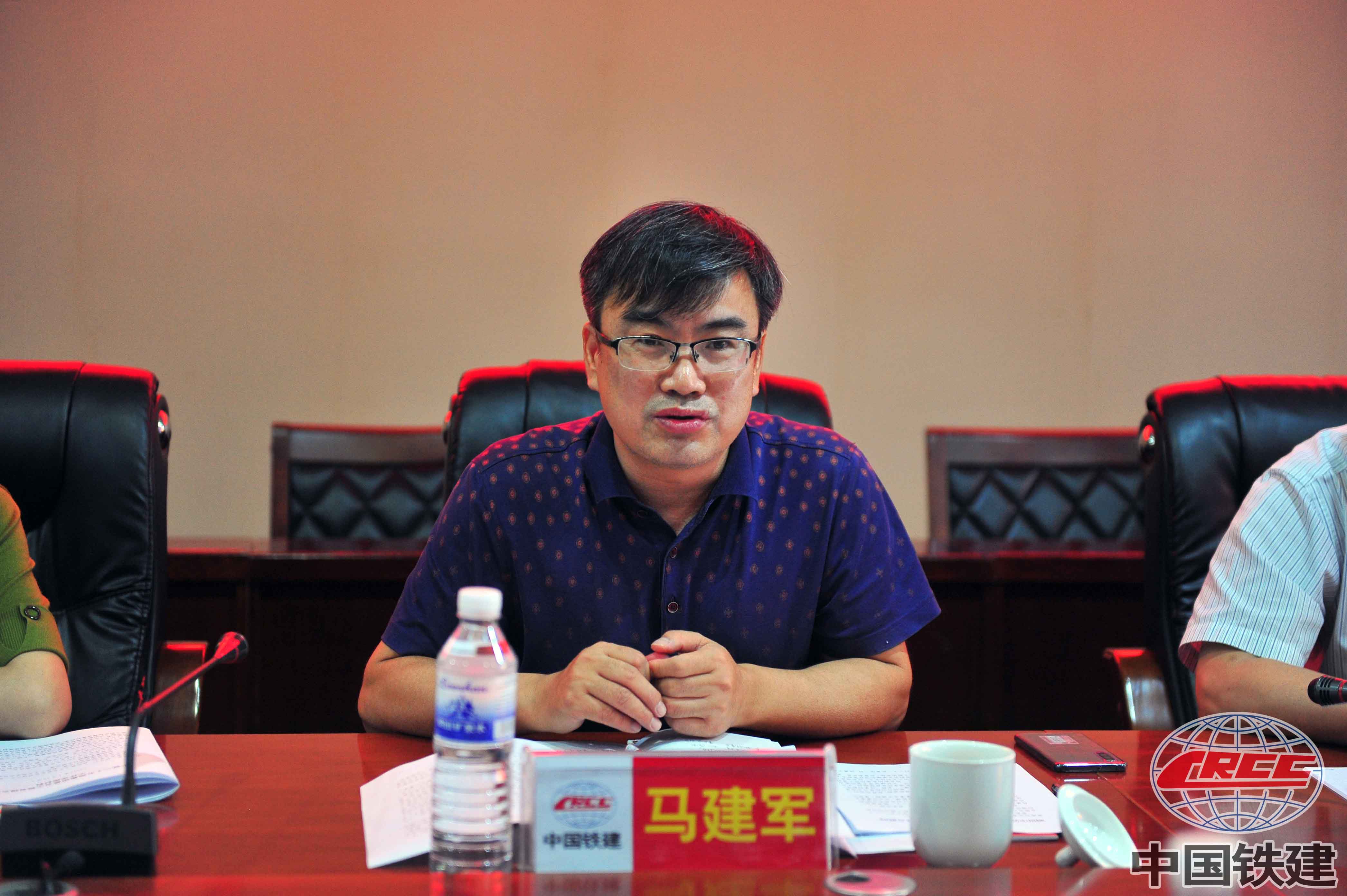 中铁二十一局集团副总经理马建军作现场交流发言